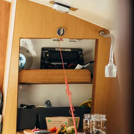 보트호텔 Life On Board In A Vintage Sailboat