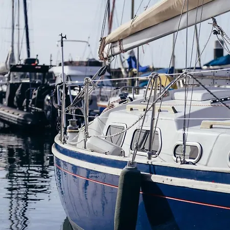Life On Board In A Vintage Sailboat Botel Cascais