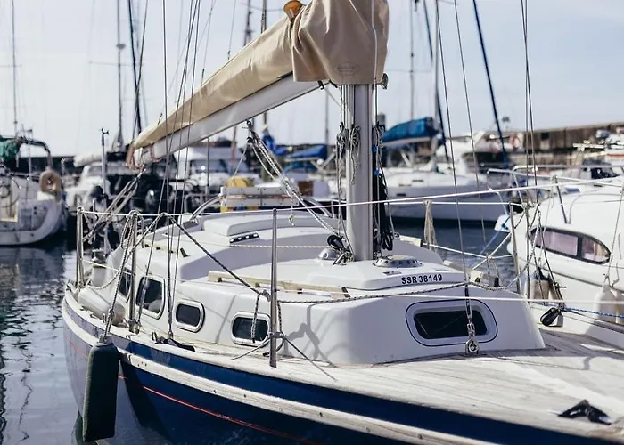 Life On Board In A Vintage Sailboat Botel Cascais