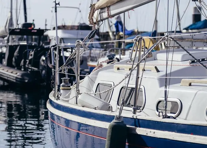 Life On Board In A Vintage Sailboat Botel Cascais