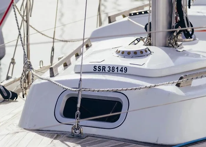 Life On Board In A Vintage Sailboat * Cascais